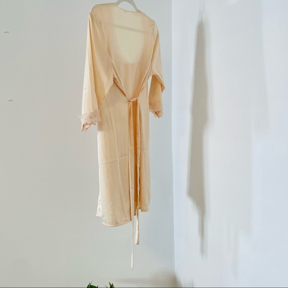 Gorgeous Two Piece Nightie Robe Set | EUC Size Large - Picture 10 of 14